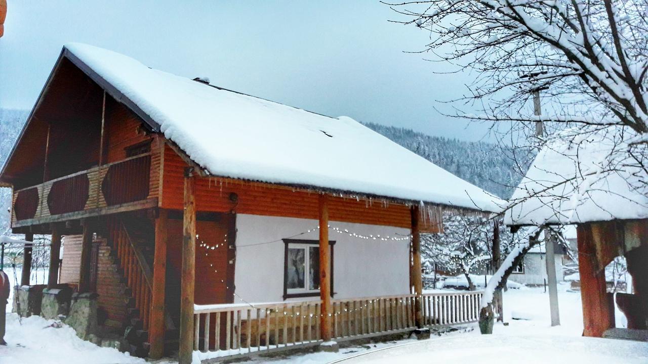 Gostynna Hata Hotel Mykulychyn Eksteriør billede