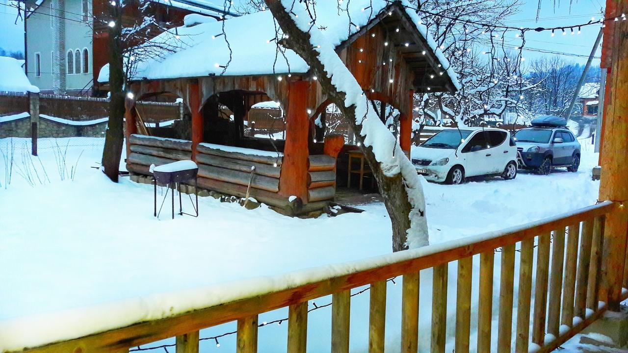Gostynna Hata Hotel Mykulychyn Eksteriør billede